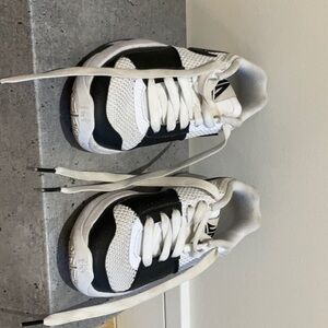 Boys ja 1 black and white size 1.5